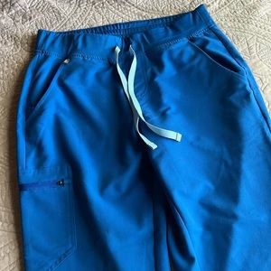 FIGS Zamora™ Jogger Scrub Pants (Medium Petite)